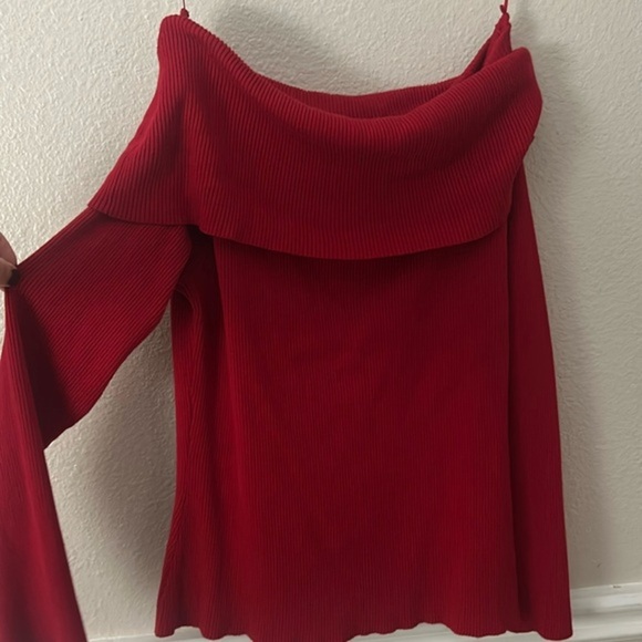 intempo Tops - NWOT intempo Valentine’s Day RIBBED off the shoulder RED sweater